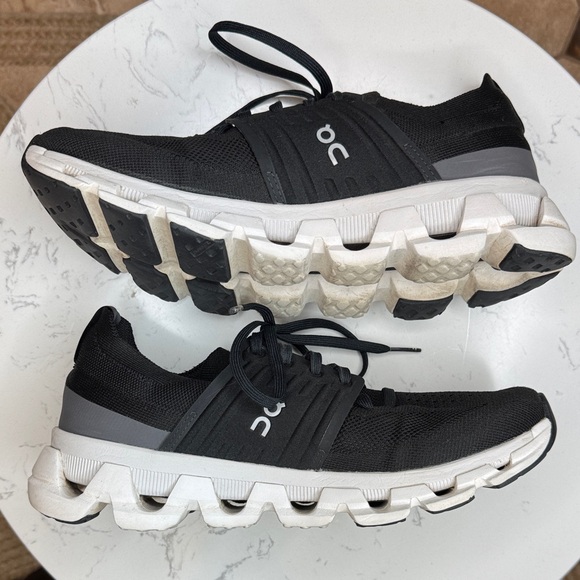 On Running Cloudtec Black and White Athletic Shoes 9.5 - Picture 4 of 9